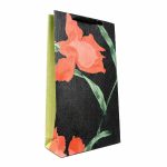 خرید ساک هدیه لوکس دست‌ساز گلدار نئونی Neon Floral Elegance با گل‌های بزرگ صورتی مایل به قرمز، پشت سبز فسفری بافت‌دار