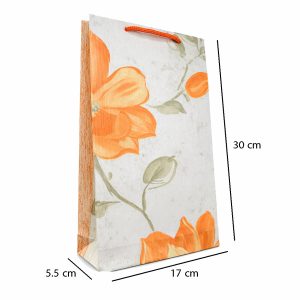 خرید ساک هدیه لوکس فلور سانست (Sunset Floral Gift Bag) دست‌ساز با گل‌های بزرگ نارنجی و پشت بافت‌دار نارنجی. ساخته شده از کاغذ دیواری وینیل، ابعاد 30×17×5.5 سانتی‌متر، مناسب عطر، کتاب و پک‌های هدیه خاص.