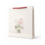 خرید ساک هدیه وینیل لوکس مدل رز مینیمال minimal rose gift bag، دست‌ساز و ساخته شده از کاغذ دیواری برجسته. مناسب عطر، اکسسوری و هدیه‌های خاص. ابعاد 18×16×5 سانتی‌متر.
